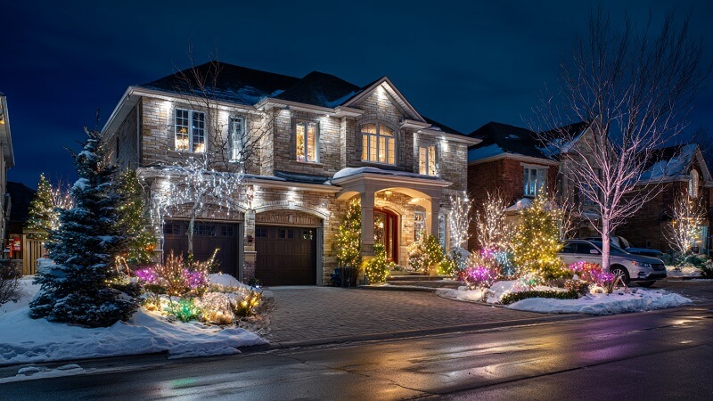 Best Places in Canada to See Spectacular Christmas Light Displays